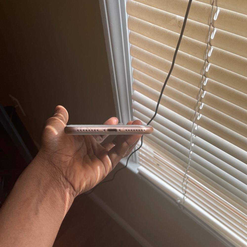 Used iPhone8+ - Picture 4 of 7